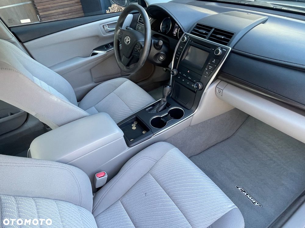 Toyota Camry - 17