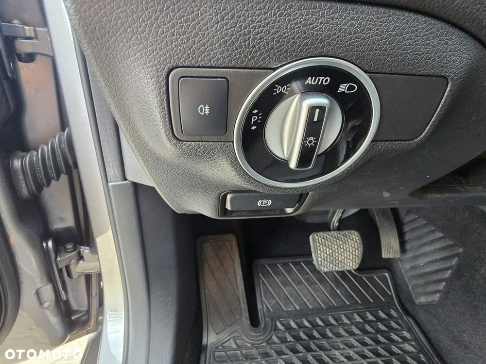 Mercedes-Benz GLA - 16