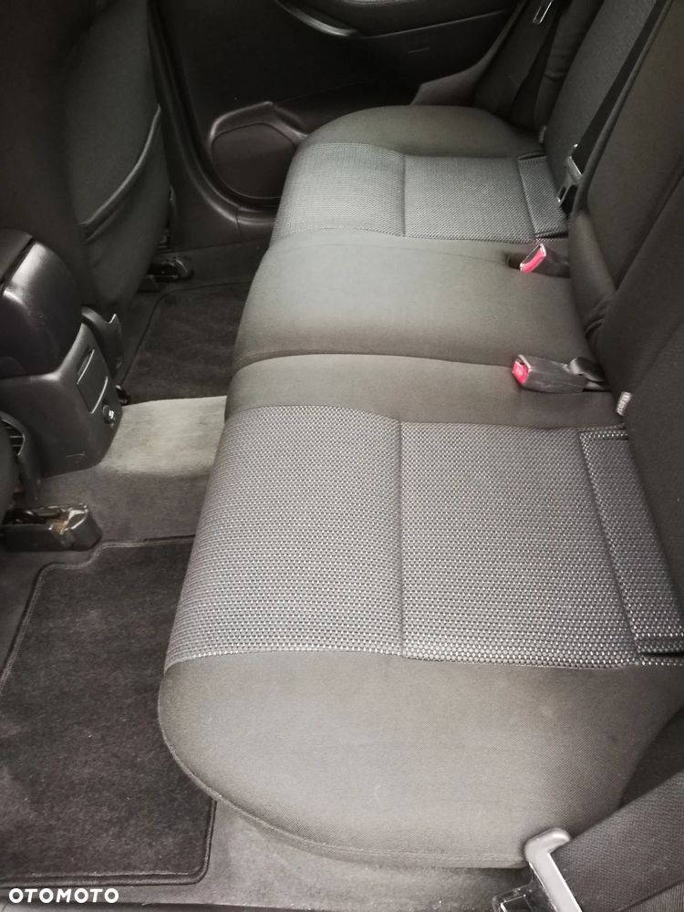 Toyota Avensis - 15