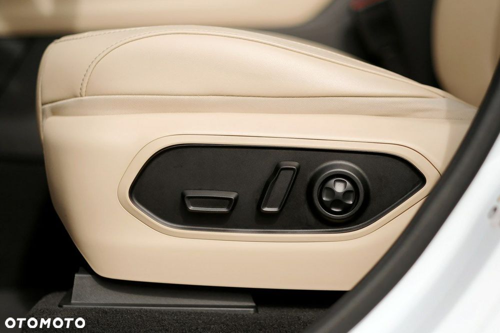 Jeep Grand Cherokee - 23
