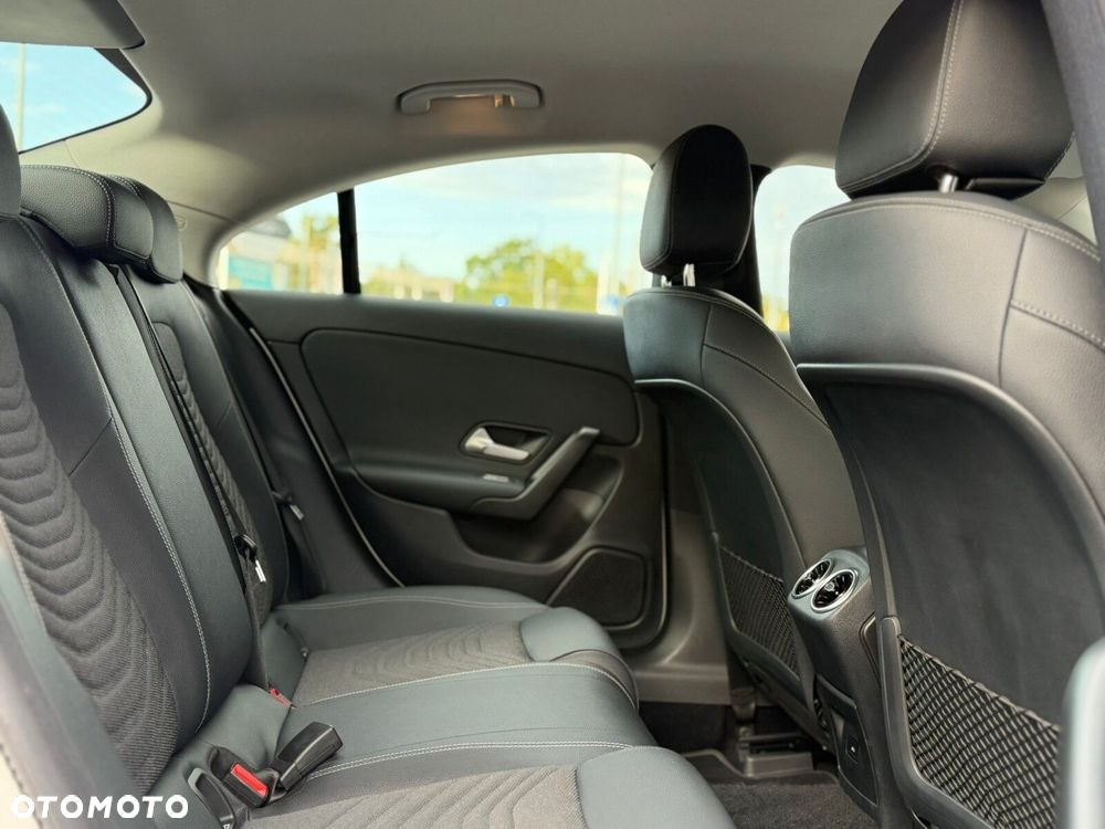Mercedes-Benz CLA 200 Progressive 7G-DCT - 13