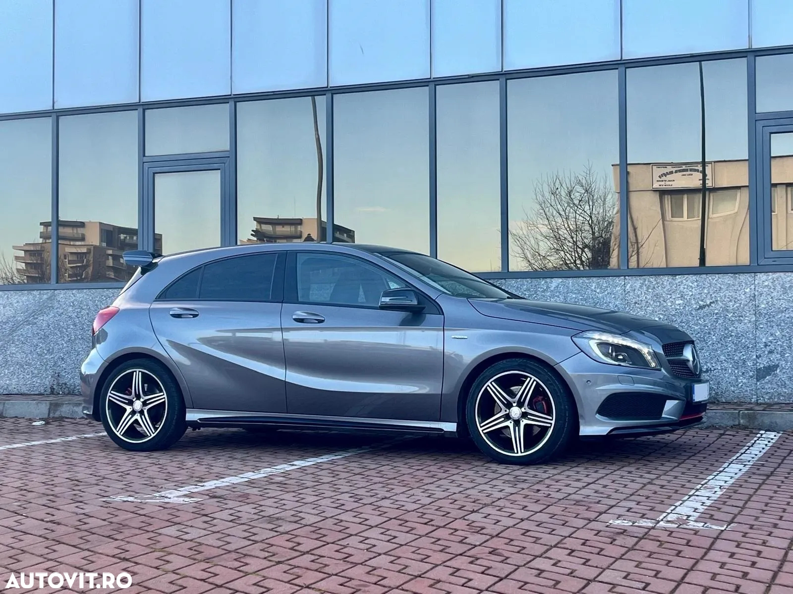Mercedes-Benz A - 12
