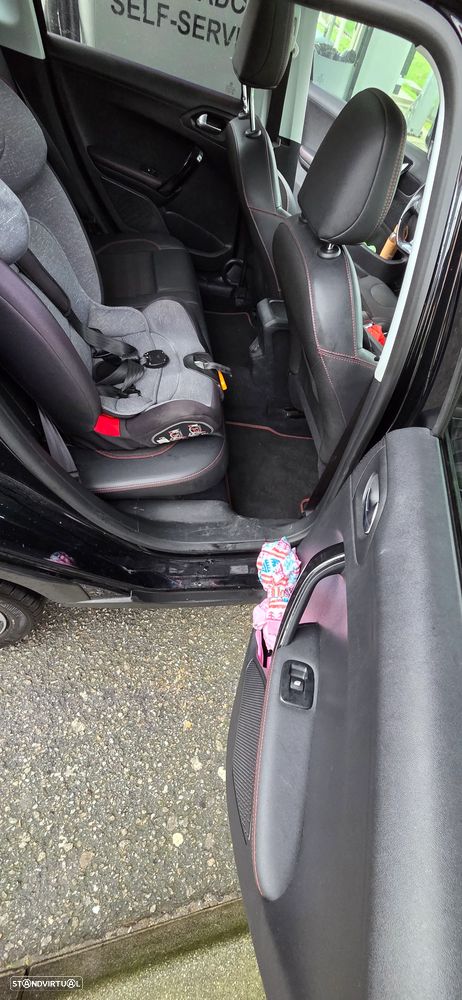 Peugeot 2008 1.2 PureTech GT Line - 10