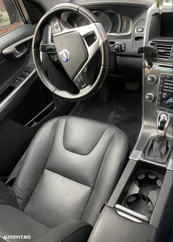 Volvo XC 60 D4 AWD Momentum - 5