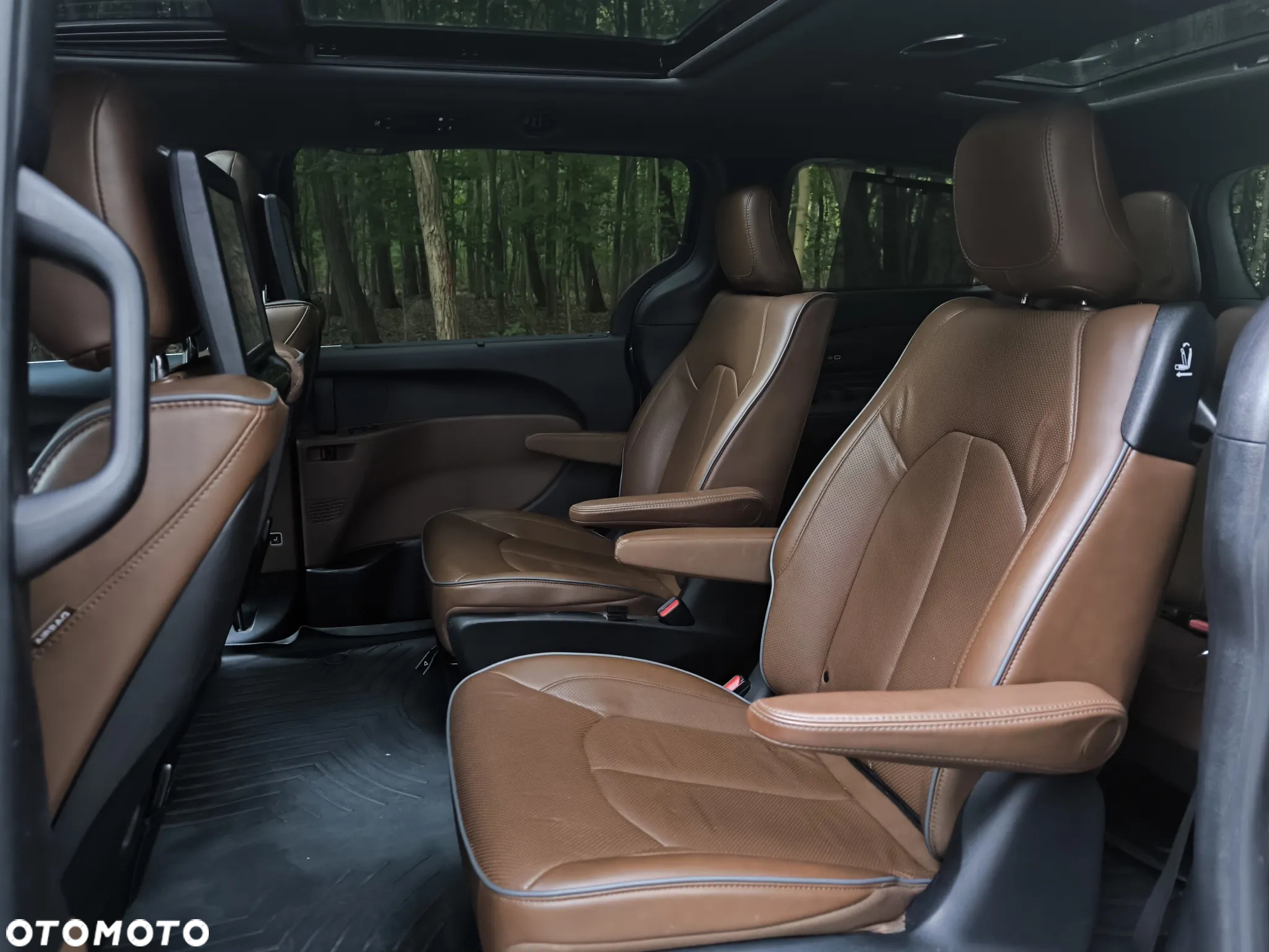 Chrysler Pacifica - 12