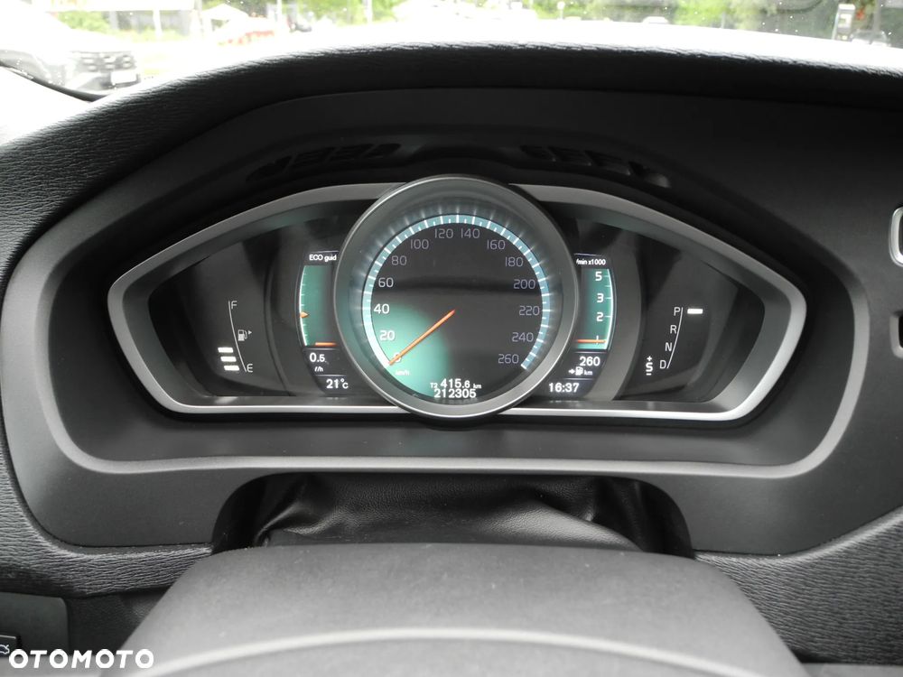 Volvo V40 D4 Geartronic Momentum - 8