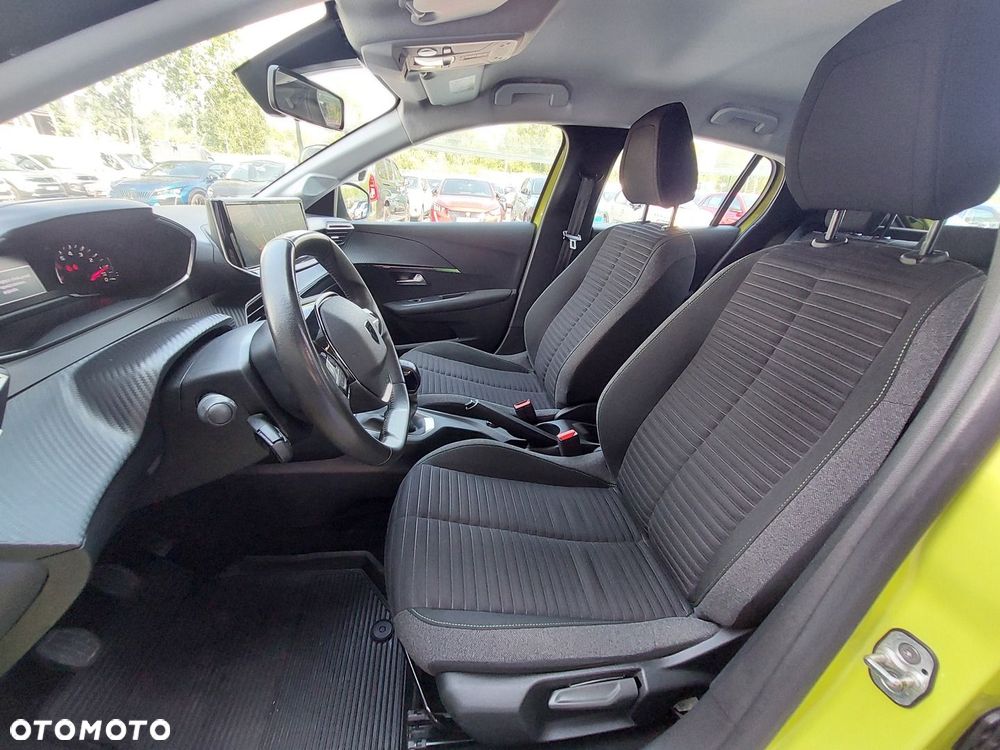 Peugeot 208 - 11