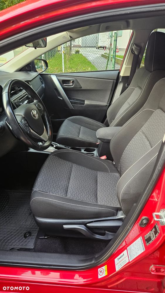 Toyota Auris 1.6 Premium MS - 10