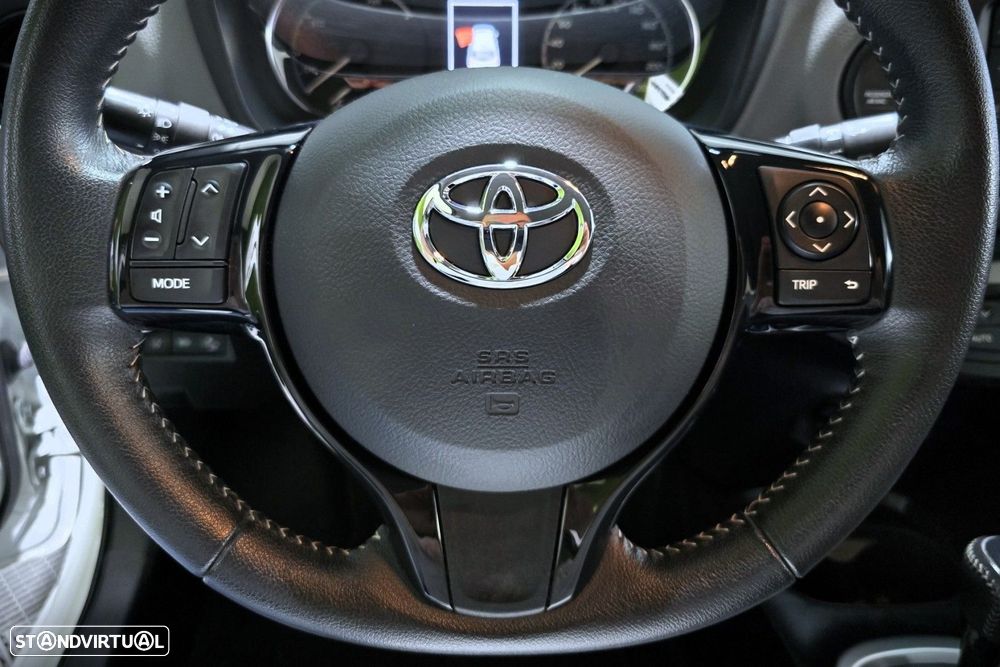 Toyota Yaris 1.5 HSD Comfort - 17