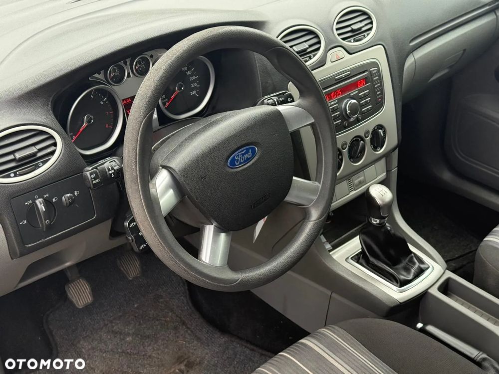 Ford Focus 1.6 16V Ambiente - 15