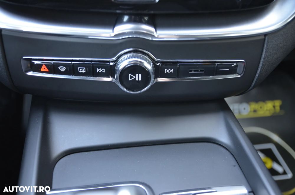Volvo XC 60 D4 AWD Geartronic Momentum - 18