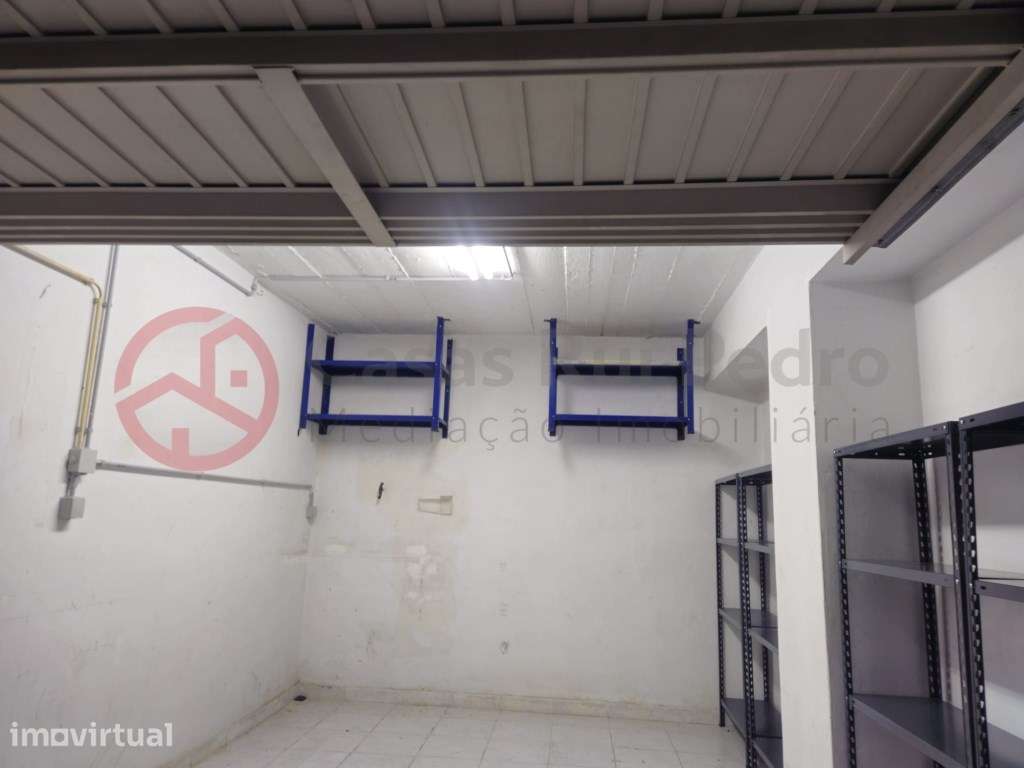 Garagem no Centro da Cova da Piedade - Grande imagem: 3/7