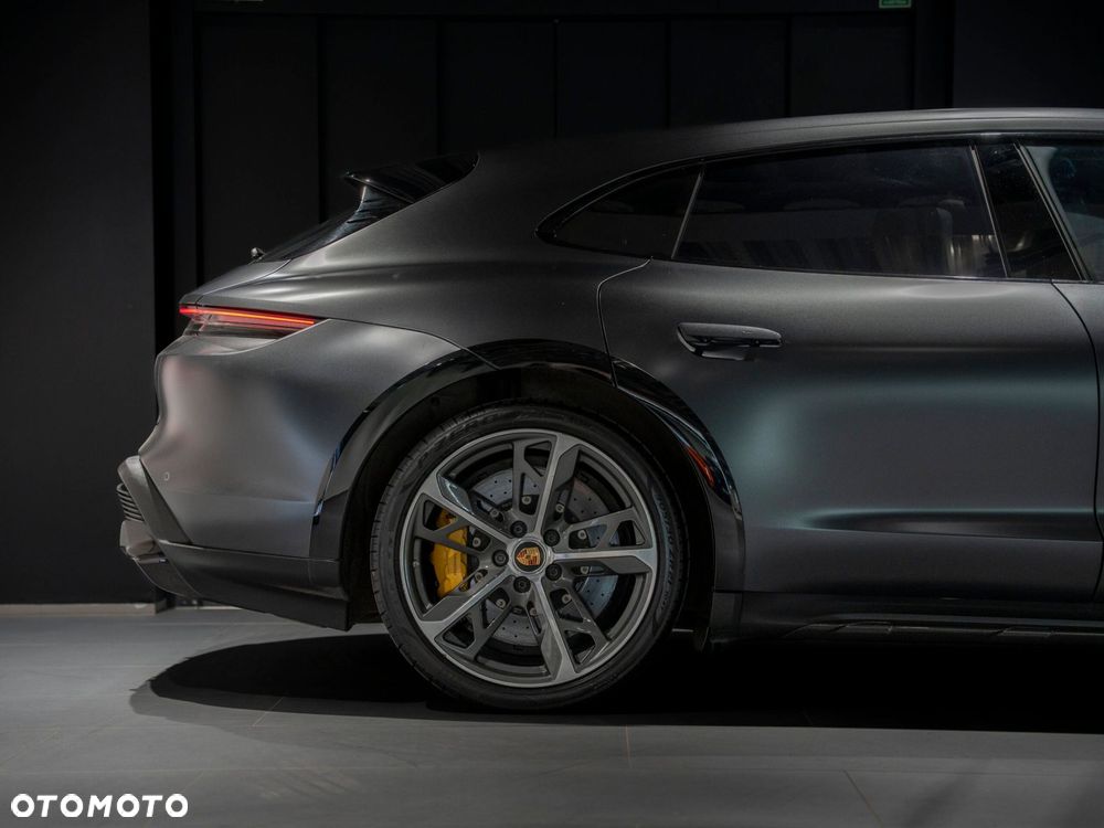 Porsche Taycan Turbo S - 10