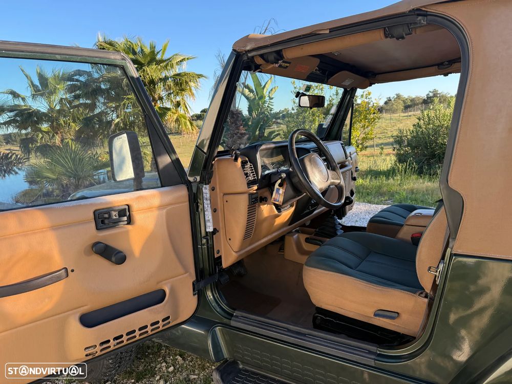 Jeep Wrangler 4.0 Auto Sahara - 11