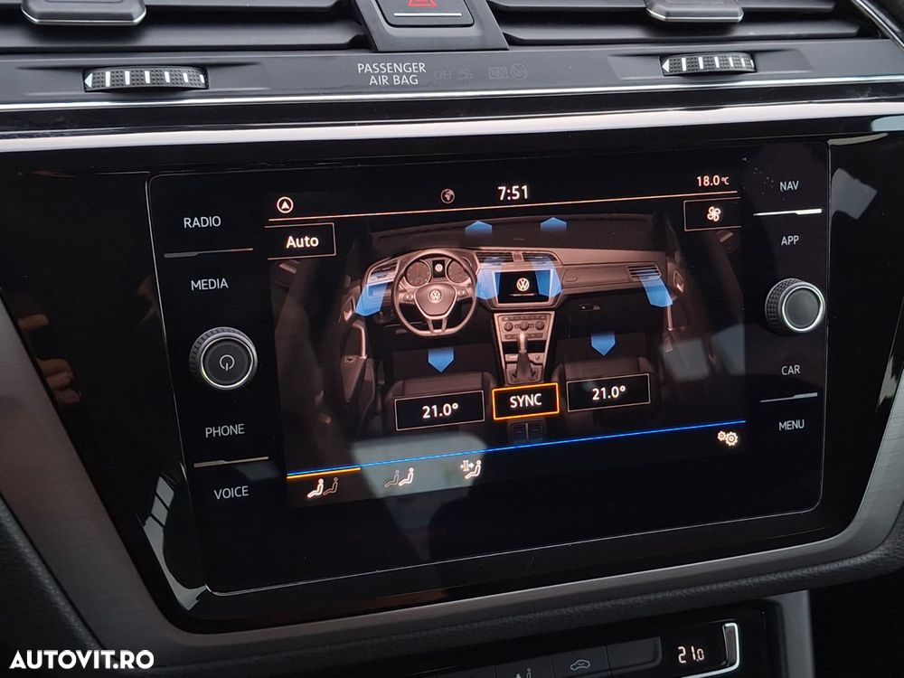 Volkswagen Touran - 24