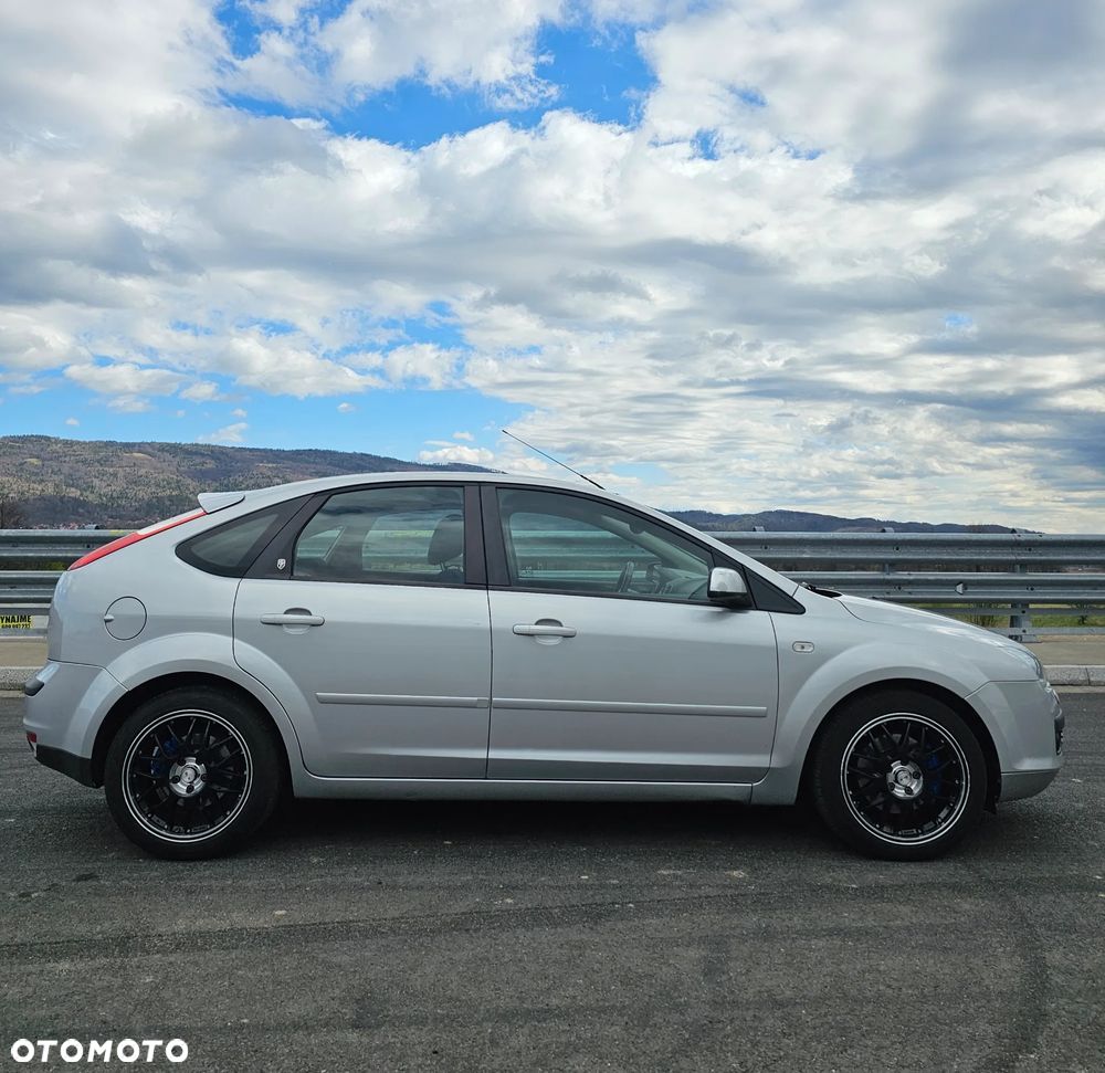 Ford Focus 2.0 Ghia - 6
