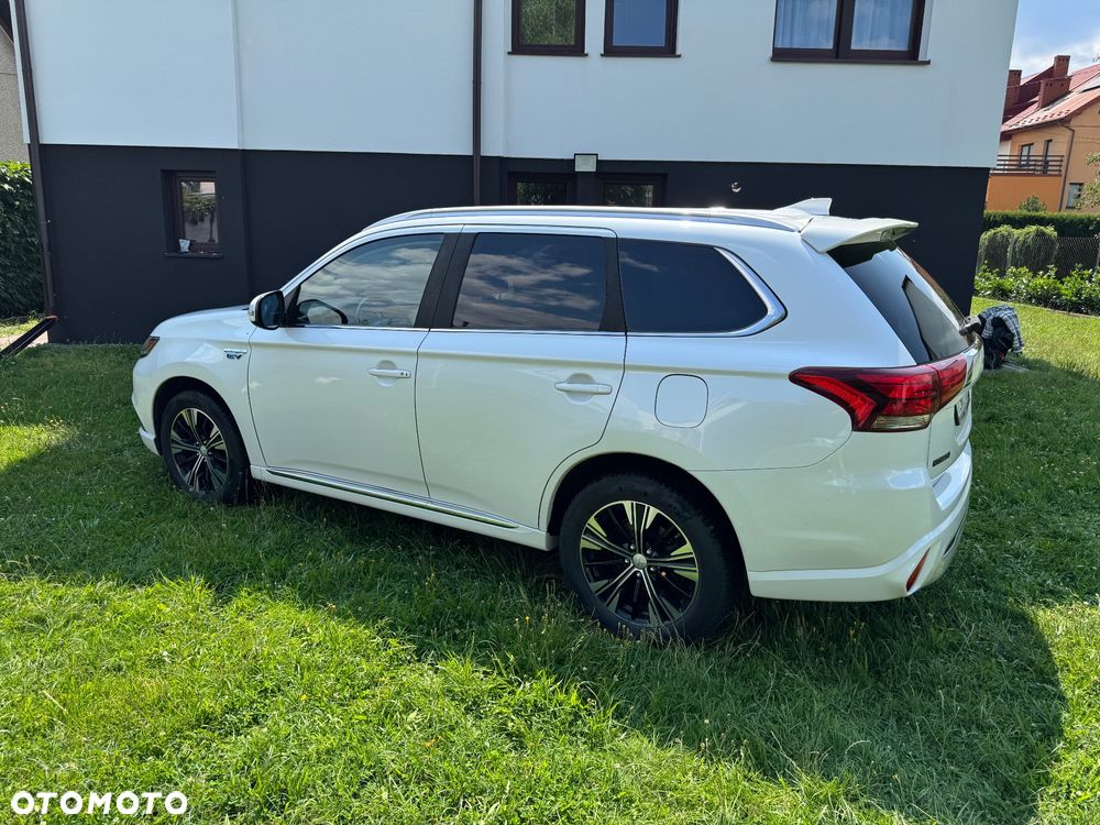 Mitsubishi Outlander - 4