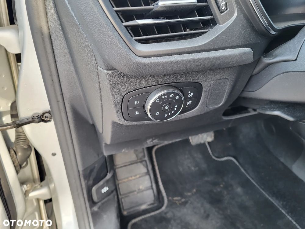 Ford Focus 1.0 EcoBoost Hybrid TITANIUM - 32