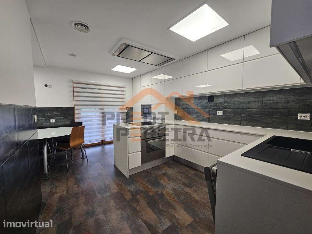 Arrendamento T3 com terraço e garagem, Urb. Jardim da Amoreira, Ram... - Grande imagem: 4/20