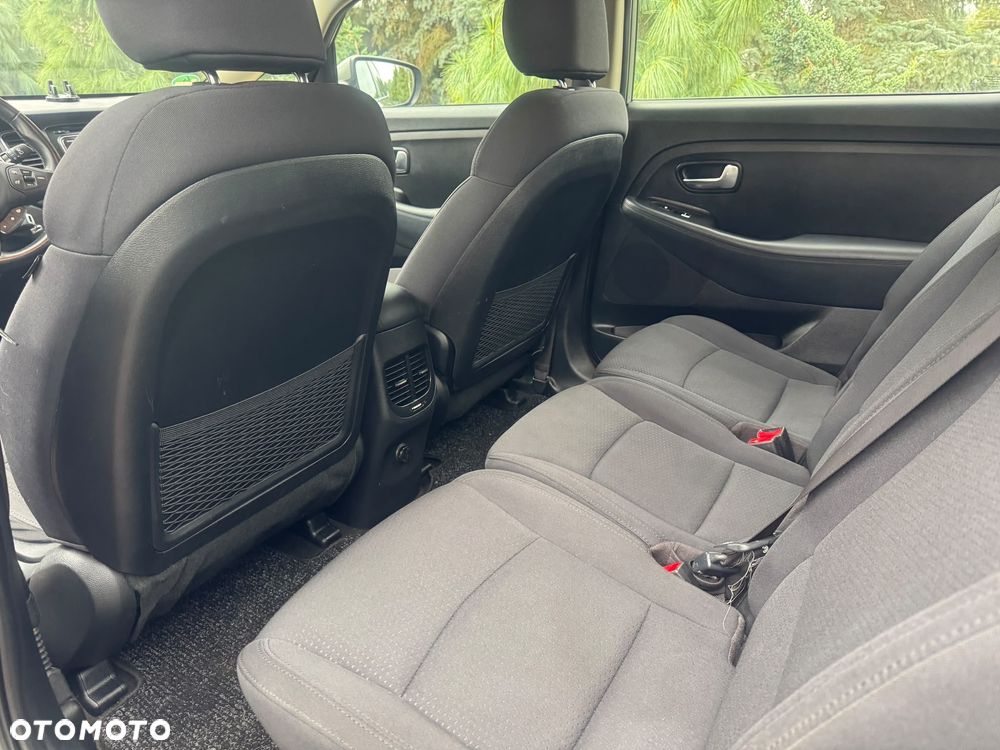 Kia Carens 1.6 GDI Dream Team Edition - 7