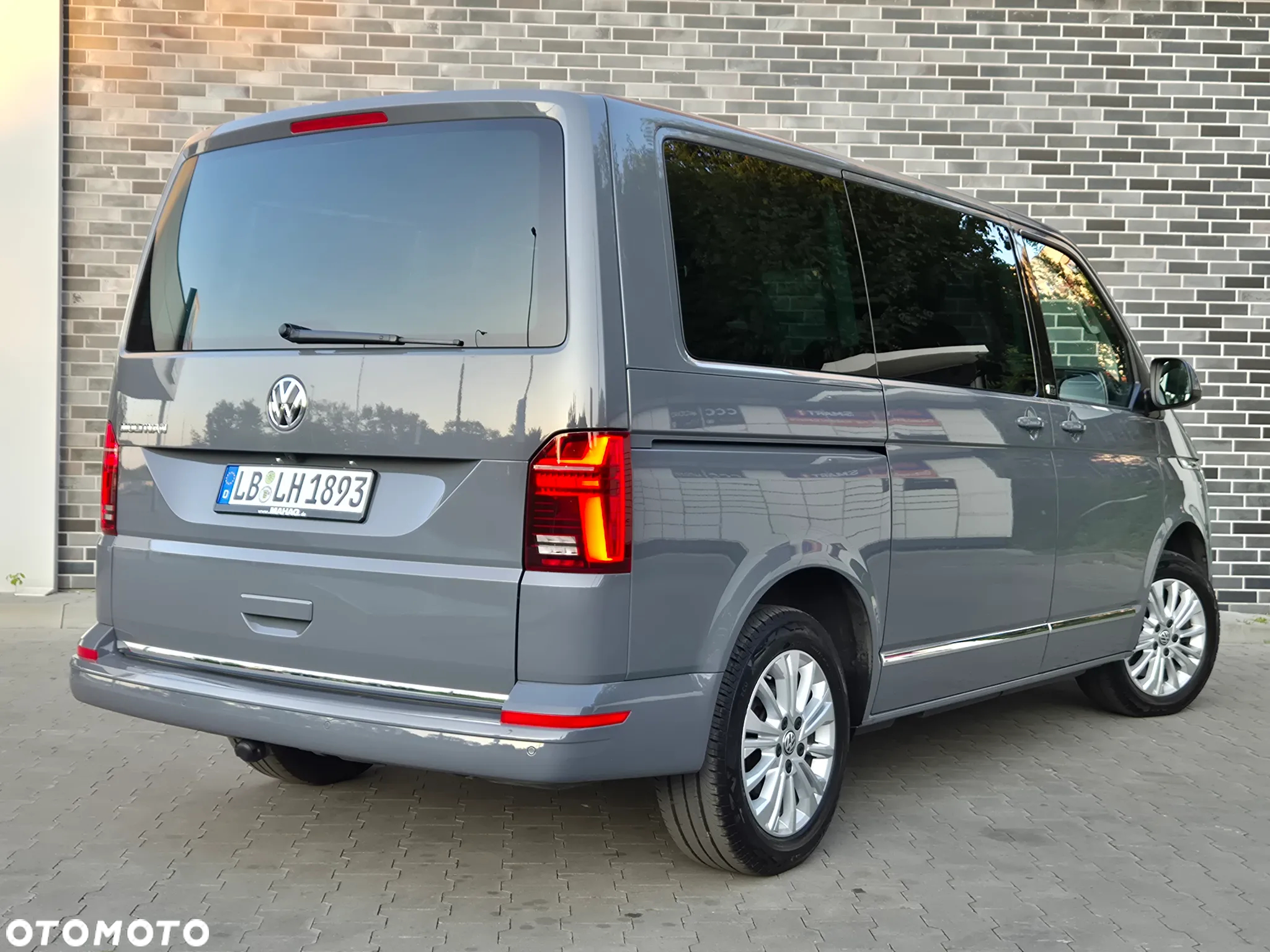 Volkswagen Multivan - 11
