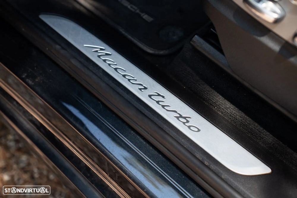 Porsche Macan Turbo - 38