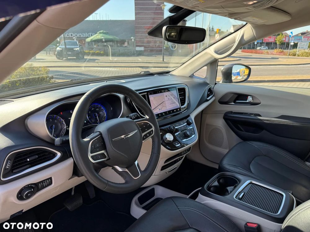 Chrysler Pacifica - 24
