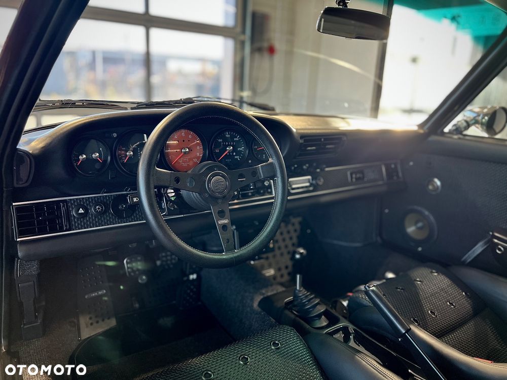 Porsche 911 Carrera 2 - 5