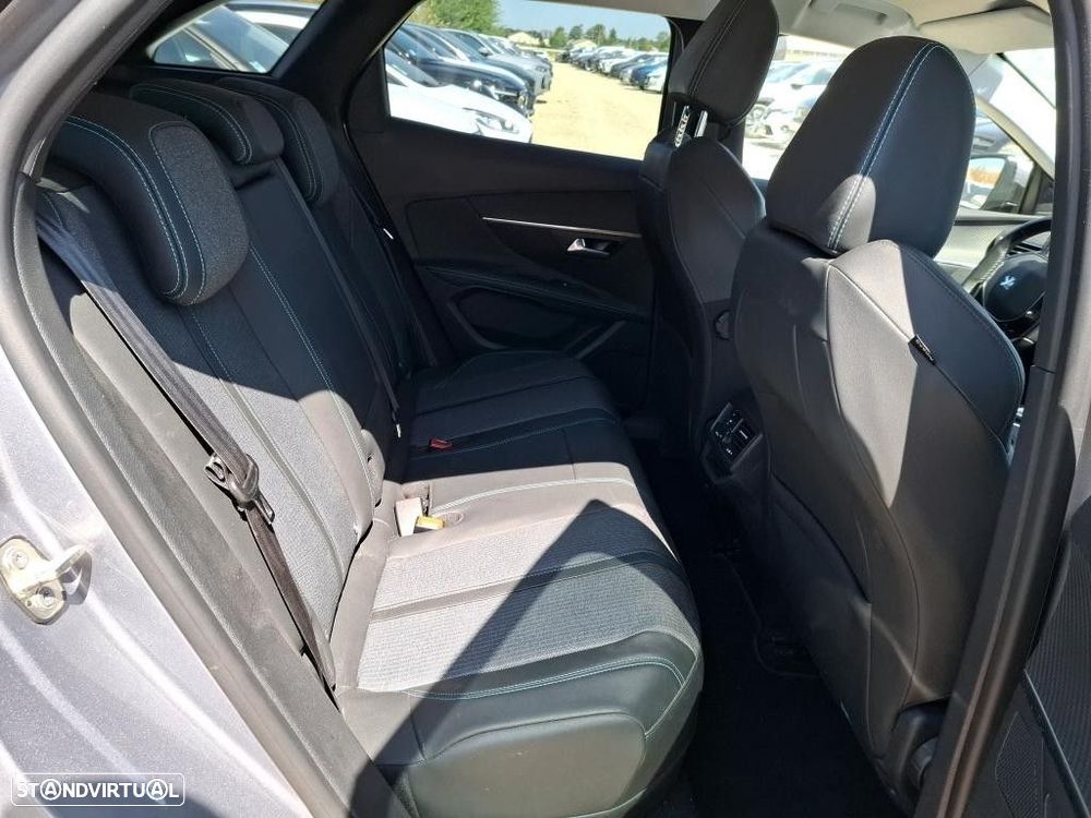 Peugeot 3008 1.6 Hybrid Allure Pack e-EAT8 - 8