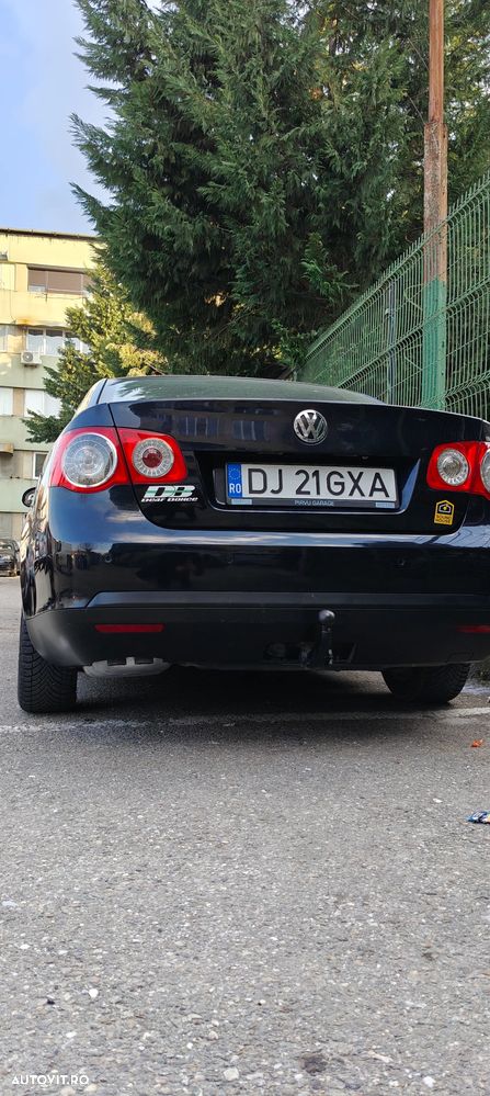 Volkswagen Jetta 2.0 TDI Sportline - 8