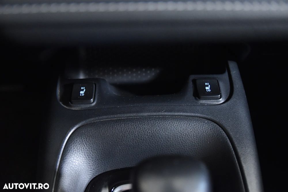 Toyota Corolla 1.8 HSD Business - 18