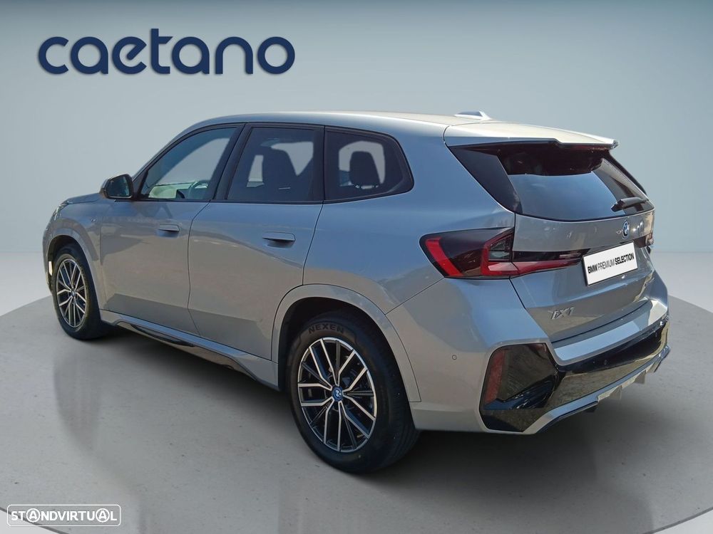BMW iX1 eDrive20 Pack Desportivo M - 6
