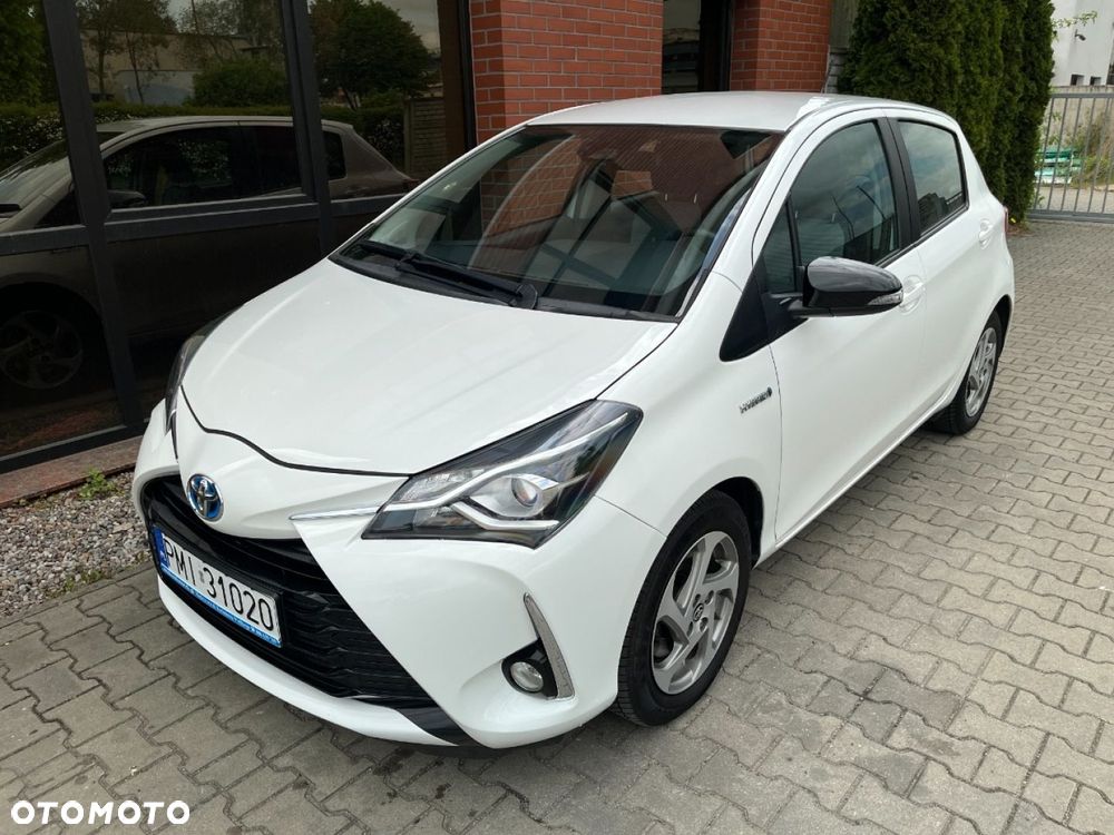 Toyota Yaris Hybrid 100 Business Edition - 1