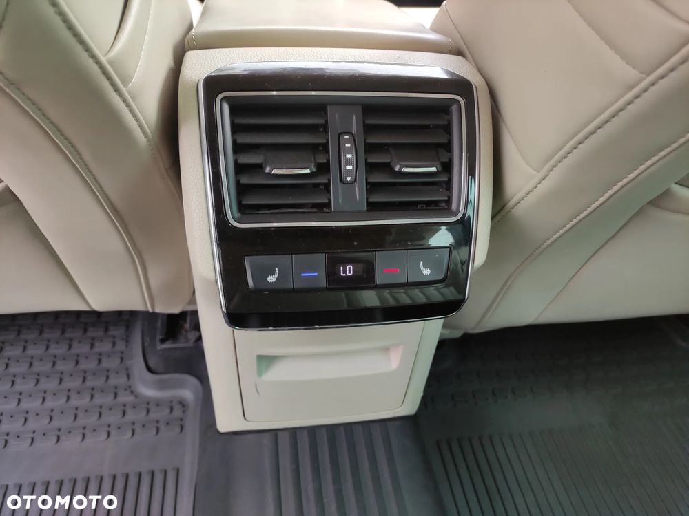 Skoda Superb 2.0 TDI L&K DSG - 12