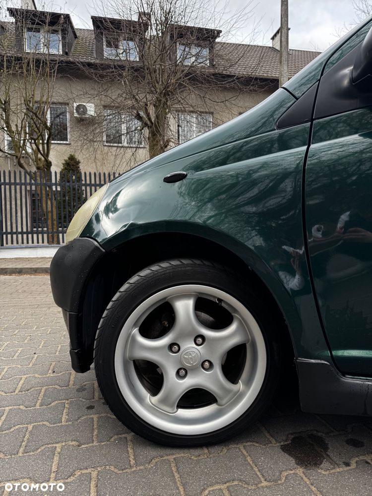 Toyota Yaris 1.0 Base - 9