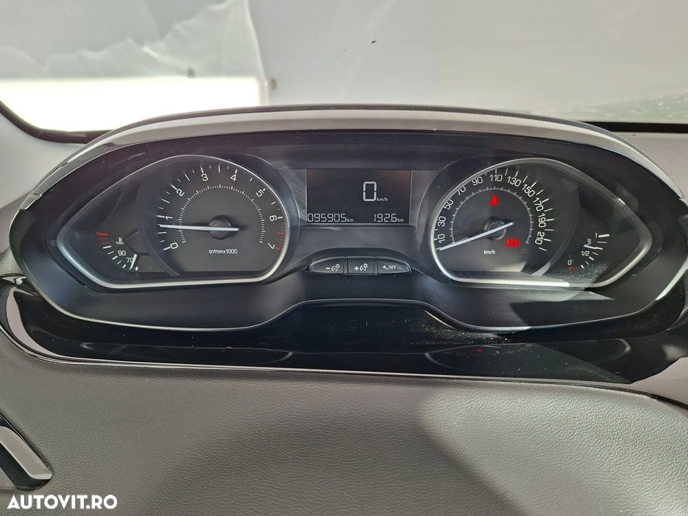 Peugeot 208 1.2 L PureTech Allure - 11