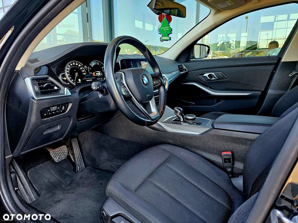 BMW Seria 3 318d - 14