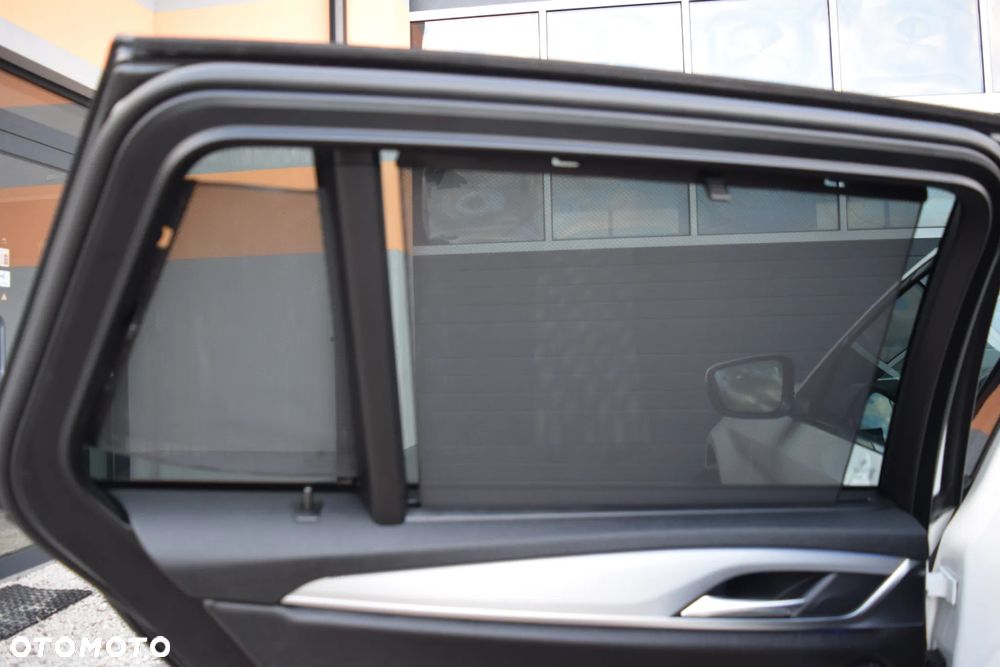 BMW Seria 5 525d Touring Sport Line - 35