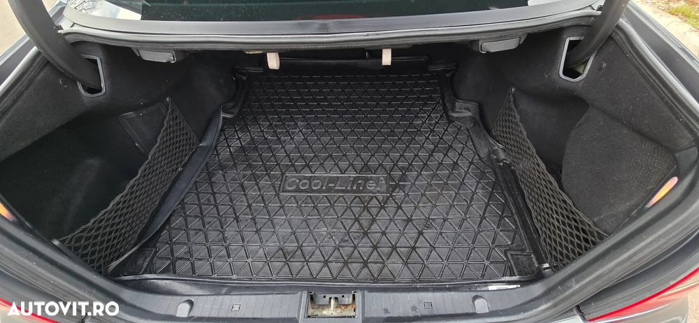 Mercedes-Benz E - 12