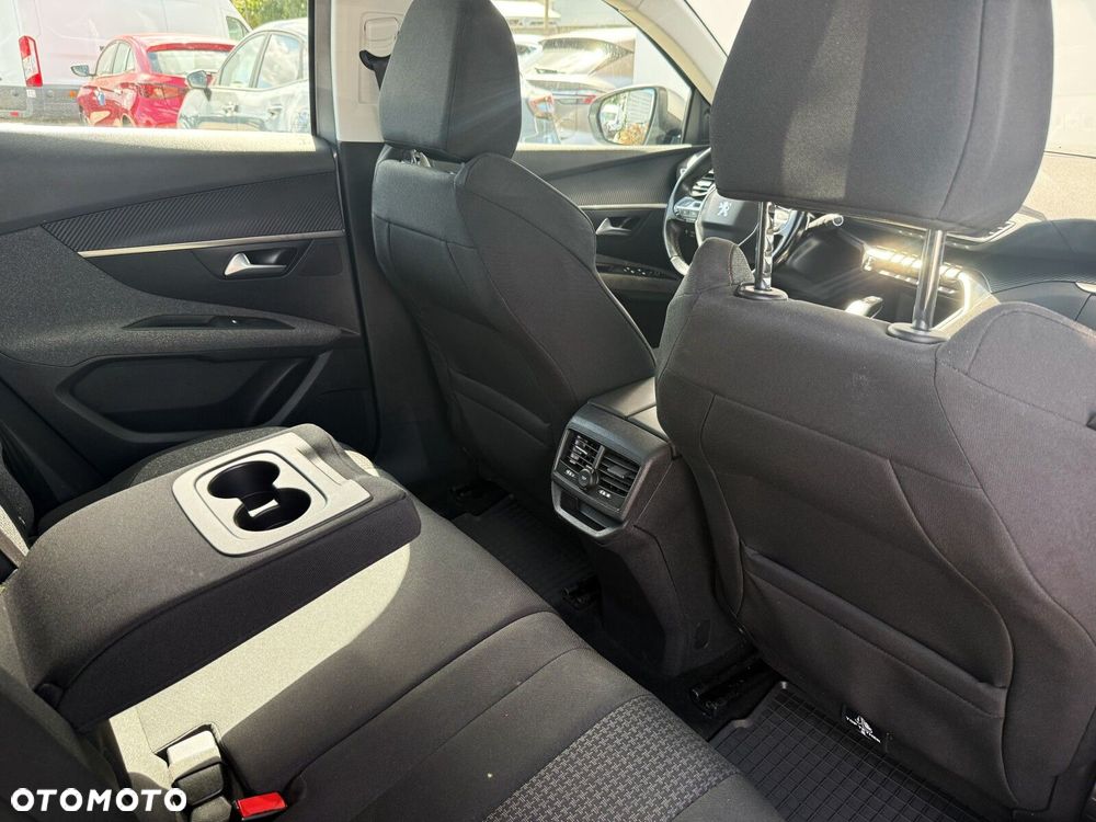 Peugeot 3008 1.6 PureTech GPF Allure S&S EAT8 - 28
