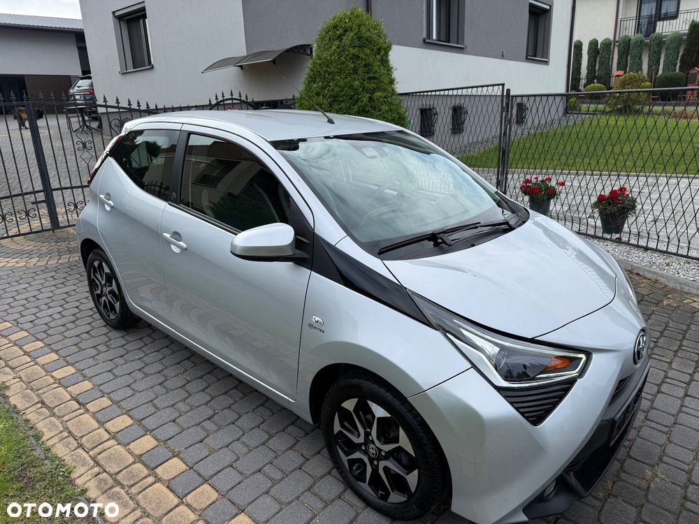 Toyota Aygo x.shift x-play connect - 2