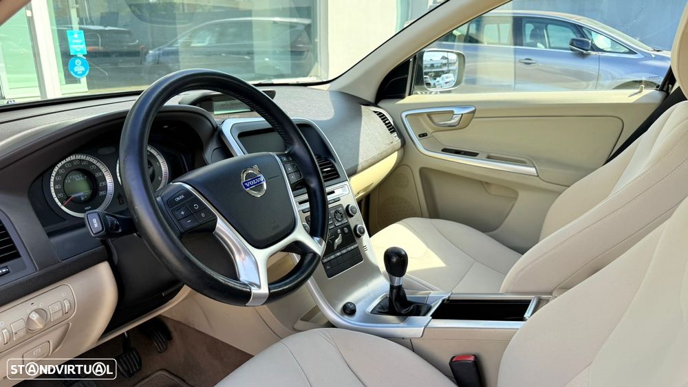 Volvo XC 60 2.0 D3 Drive Momentum - 10