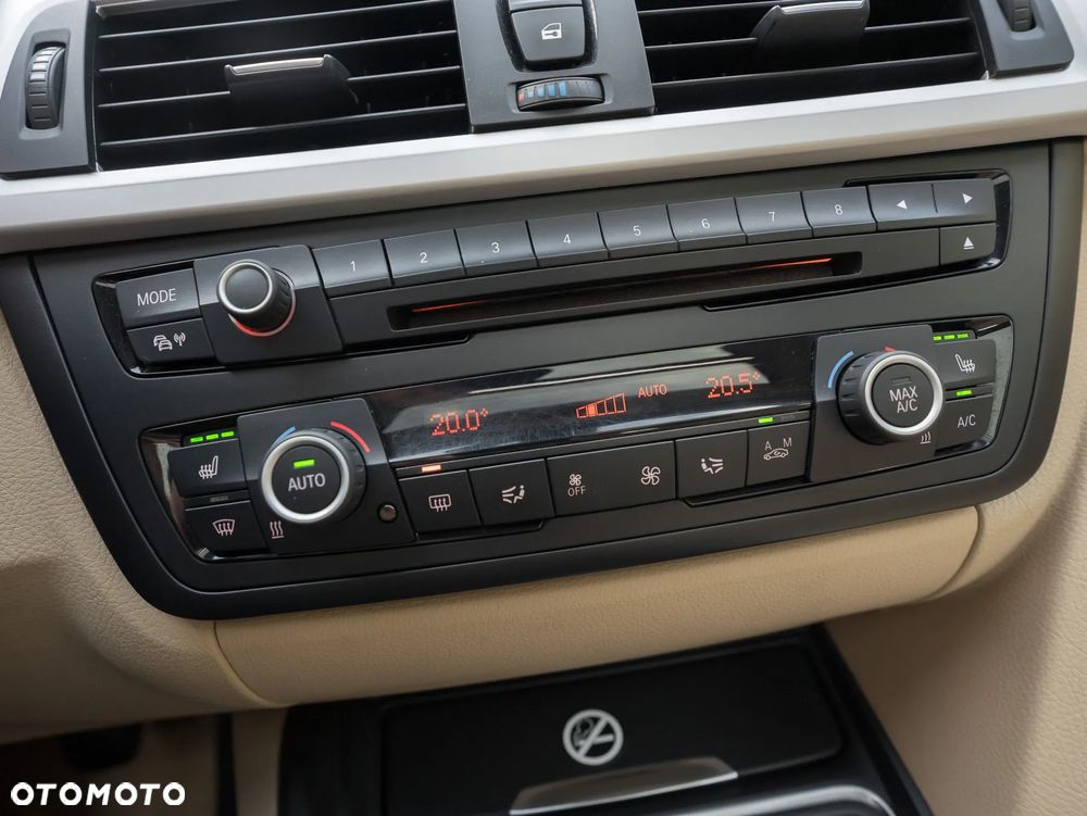 BMW Seria 3 318d Touring Blue Performance - 35