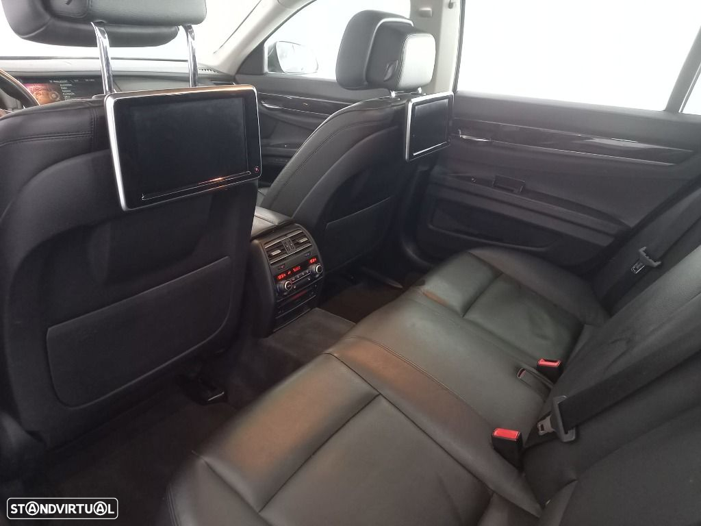 BMW 740 d xDrive - 14