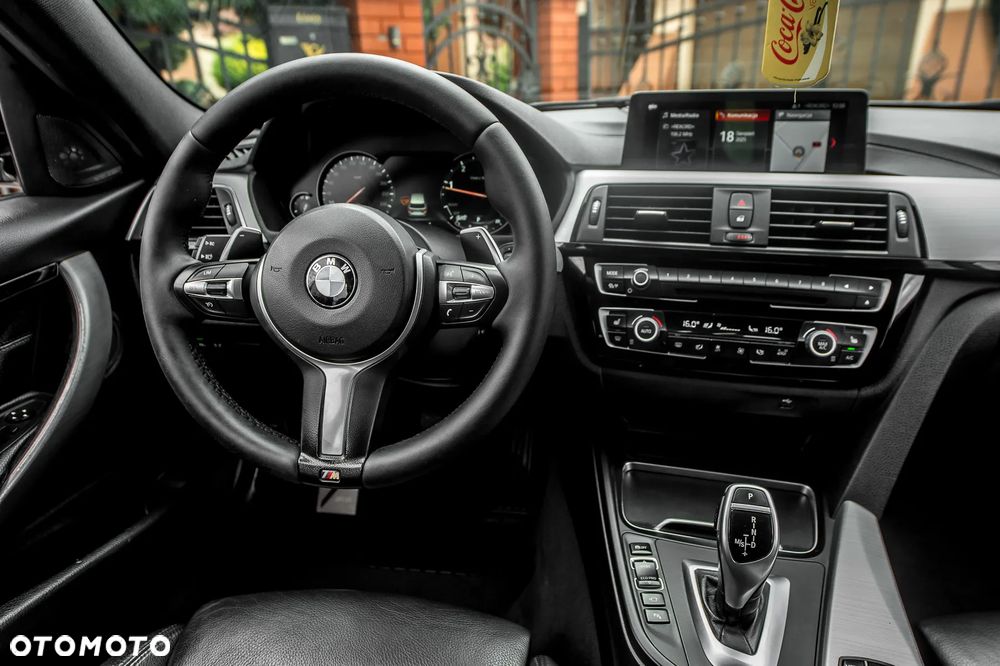 BMW Seria 3 320d Touring xDrive M Sport - 27