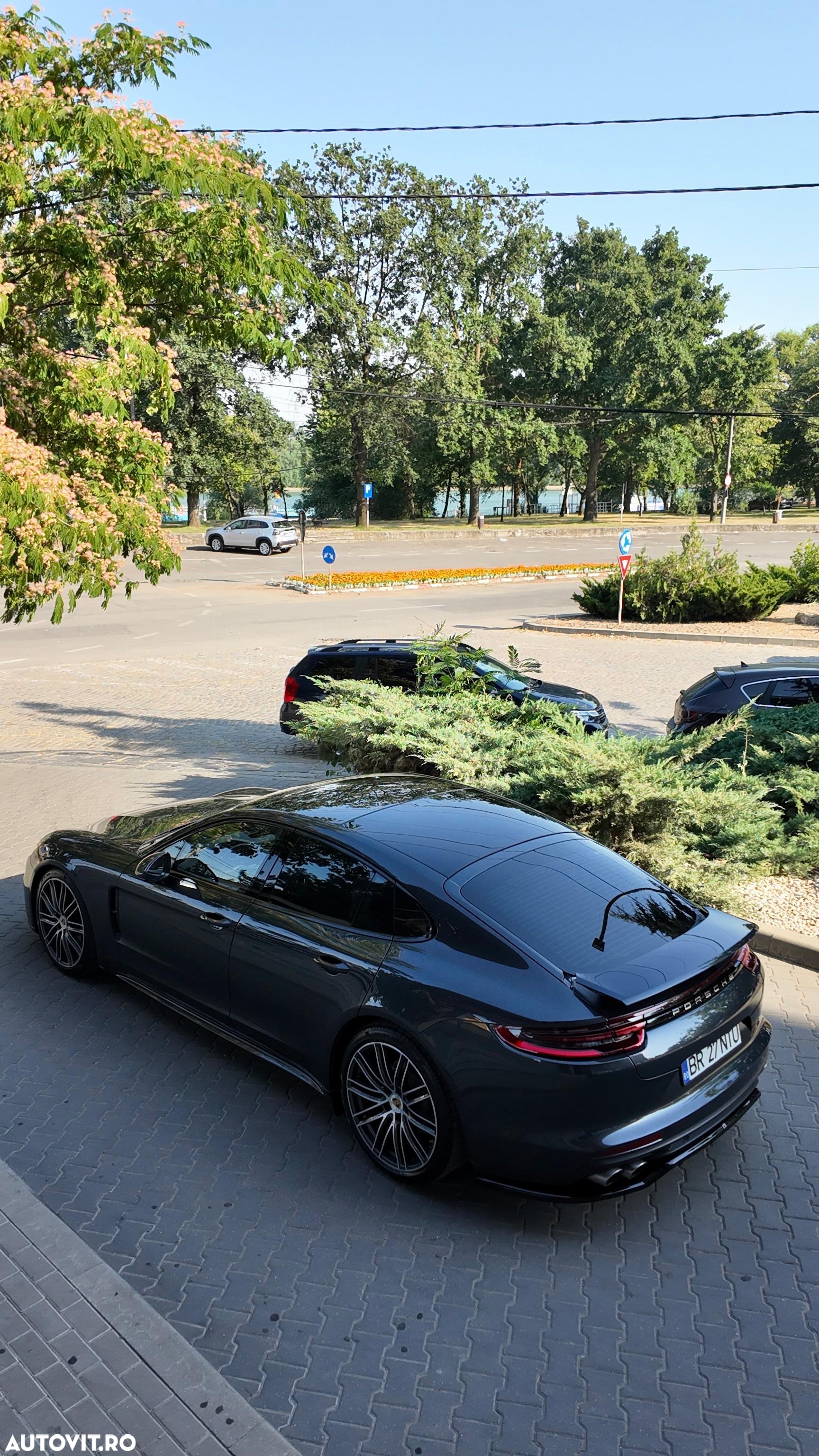 Porsche Panamera 4S - 32