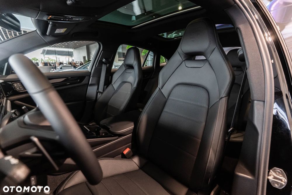 Porsche Panamera 4 E-Hybrid PHEV - 11