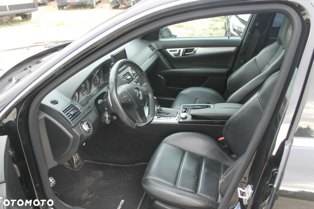 Mercedes-Benz Klasa C 63 AMG - 9