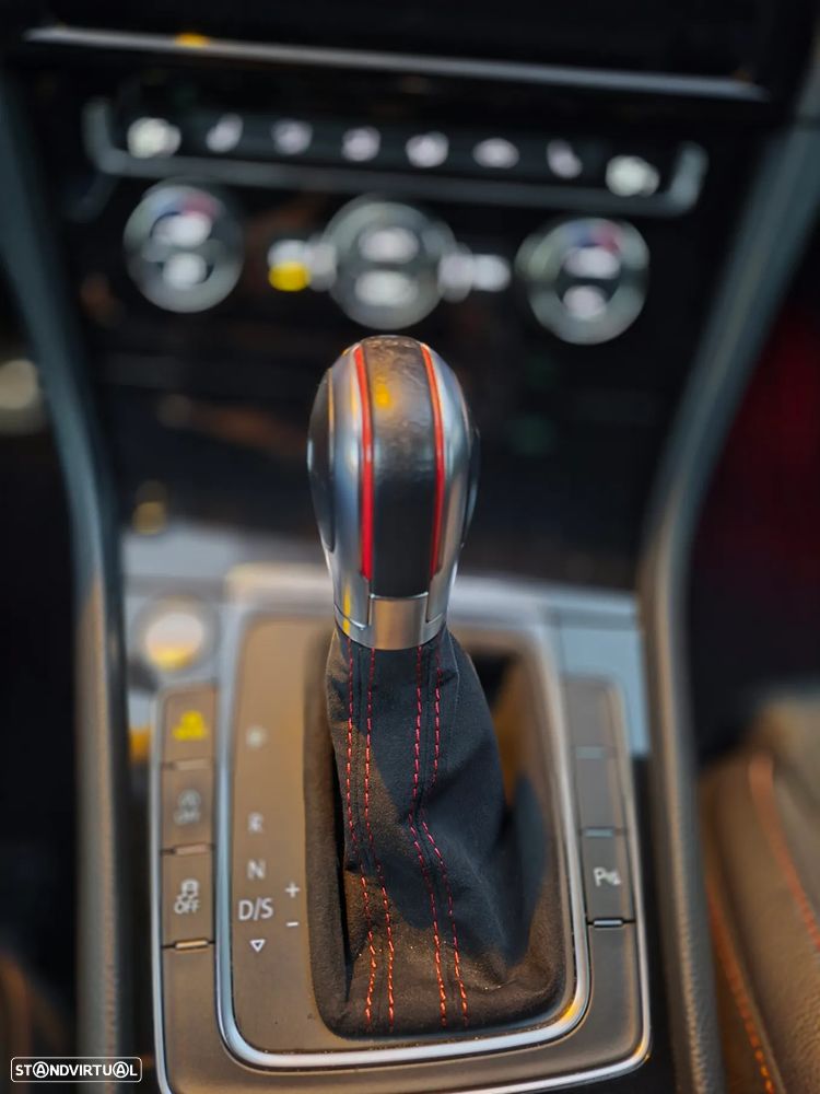 VW Golf 2.0 TSI GTI DSG Performance - 14