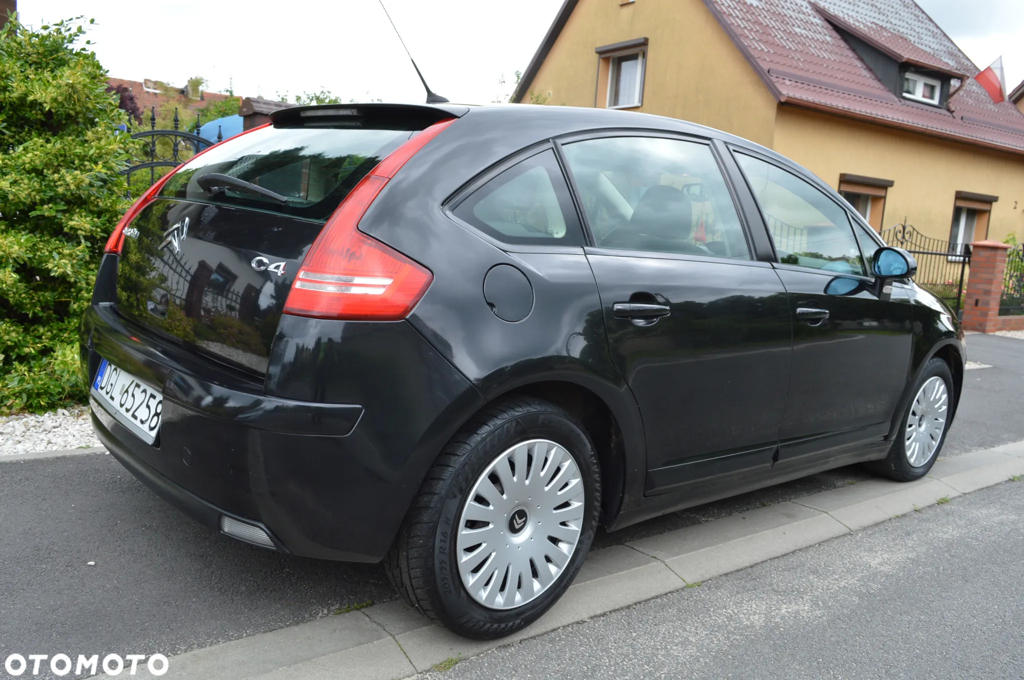 Citroën C4 1.4 16V Advance - 2